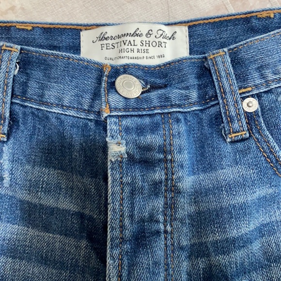 Abercrombie Festival Shorts - Picture 2 of 4